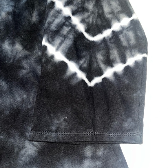 Time And Tru Long Sleeve Wide Sleeve Black Tie Dye Sweatshirt Raw Hem XL - Picture 4 of 7